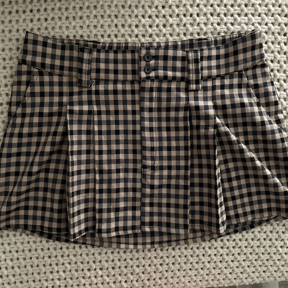 Social Tourist Dresses & Skirts - Hollister Social Tourist Tan and Black Plaid Pleated Mini Skirt